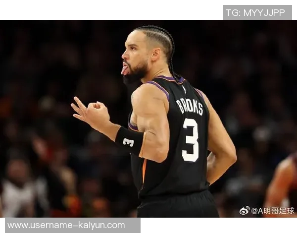 布克谈狄龙关键时刻表现称球队希望他持续带来积极能量