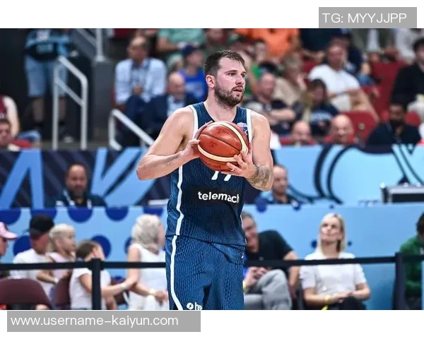 东契奇的防守虽有不足但他的伟大成就不容忽视湖迷应给予理解与支持