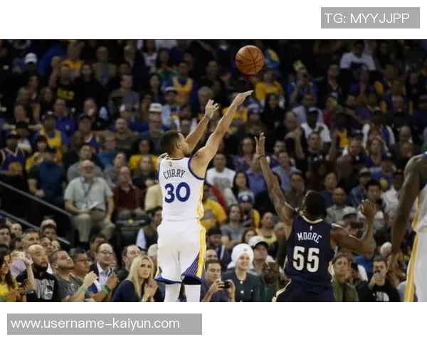 桑托斯盛赞库里无球跑动如引力场吸引所有人注意力的神奇魅力