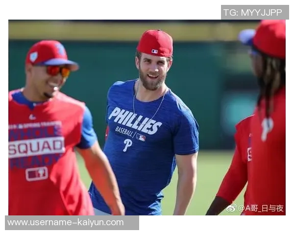 哈珀谈球队团结精神强调成员间互助与共同成功的重要性