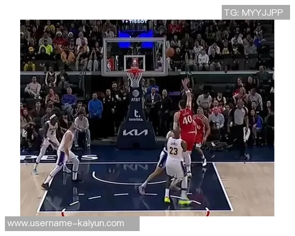 祖巴茨替补席处理脚踝伤势赛后走路一瘸一拐引发关注