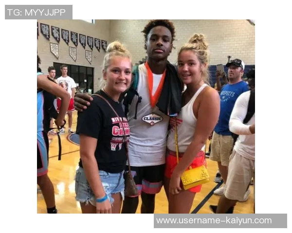 三球调侃布朗尼身材健壮引发热议网友纷纷点赞幽默互动不断 三球调侃布朗尼身材健壮引发热议网友纷纷点赞幽默互动不断